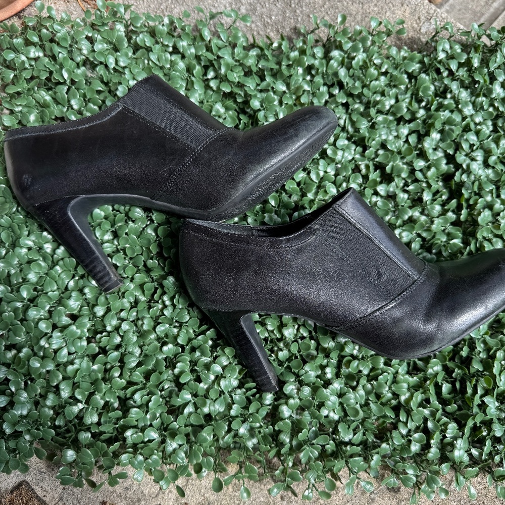 Franco Sarto Black Leather Heeled Booties Size 9